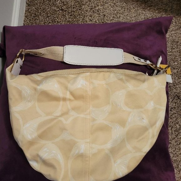 Coach Handbag with C design - Picture 2 of 7